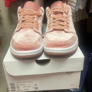 Womens Air Jordan 1 Low SE - pink velvet